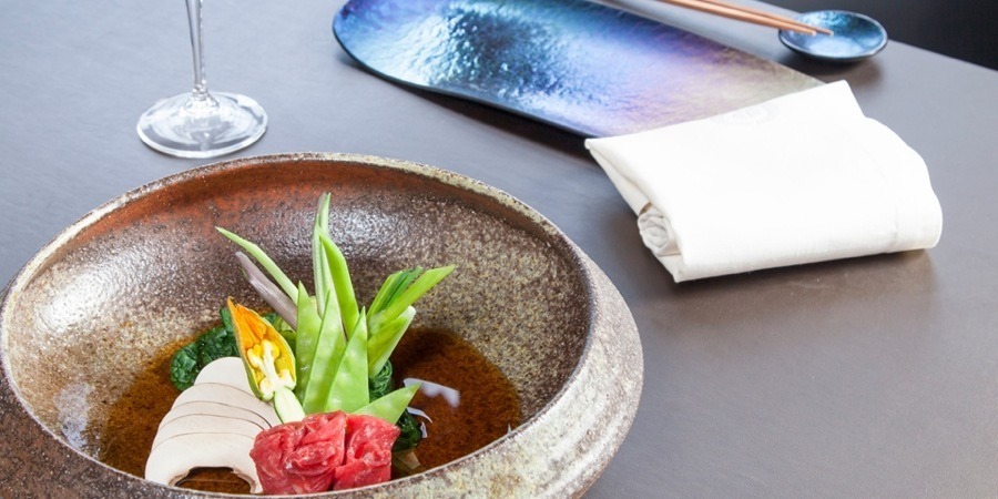 imagen 3 de Sensu Kazan, alta gastronomía japonesa en el hotel Bahía del Duque.