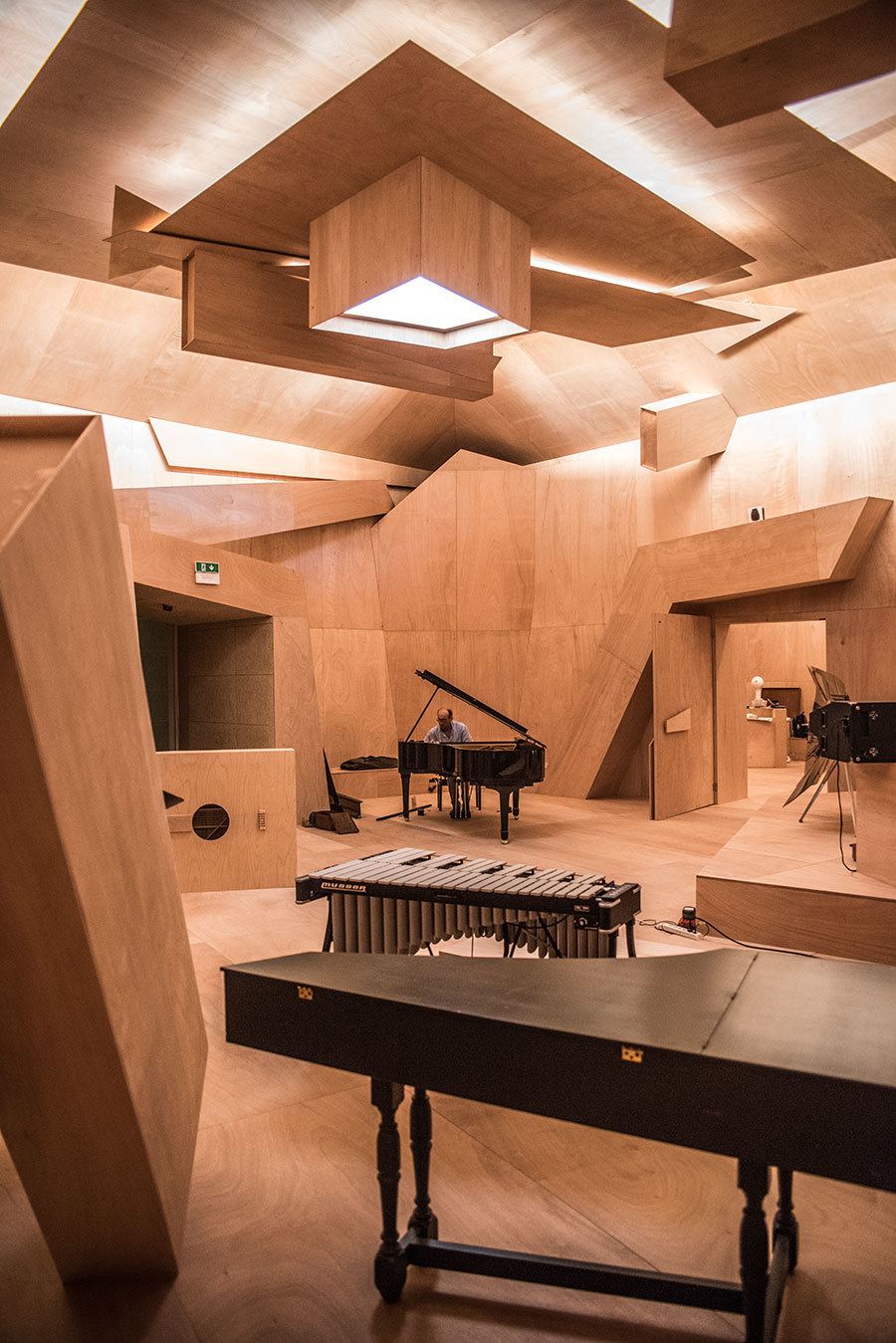 imagen 5 de Studio Venezia: la revolución de la experiencia acústica y estética. Devialet y Xavier Veilhan.