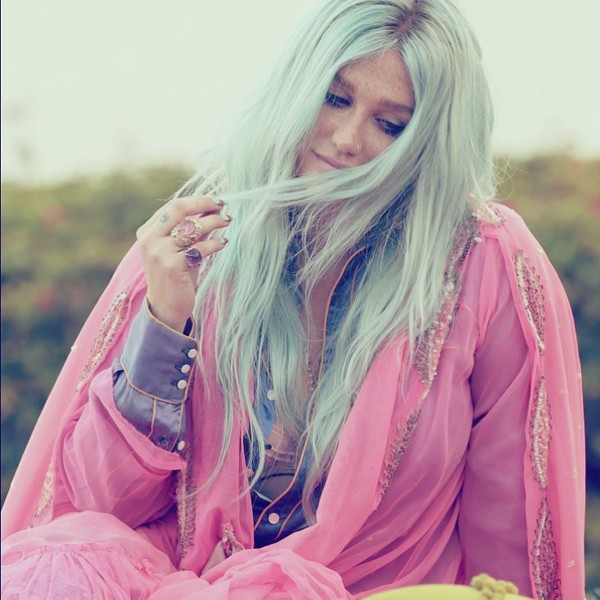 imagen 1 de A Dios rogando y con el mazo dando, así es la portentosa voz de Kesha.