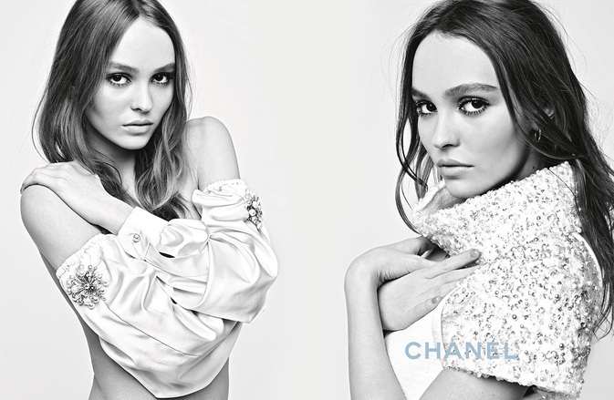 imagen 3 de Cara Delevingne y Lily Rose Deep nos muestran el otoño de Chanel.