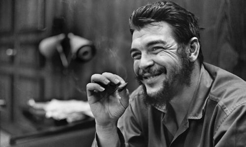 © CUBA by Elliott Erwitt, published by teNeues, € 69,90, www.teneues.com, Che Guevara, Havana, 1964. Portrait Elliott Erwitt: Photo © 2017 Elliott Erwitt/Magnum Photos. All rights reserved.