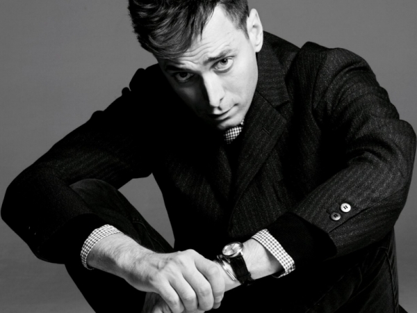 Hedi Slimane, el diseñador que hizo del rock moda, lujo y glamour.