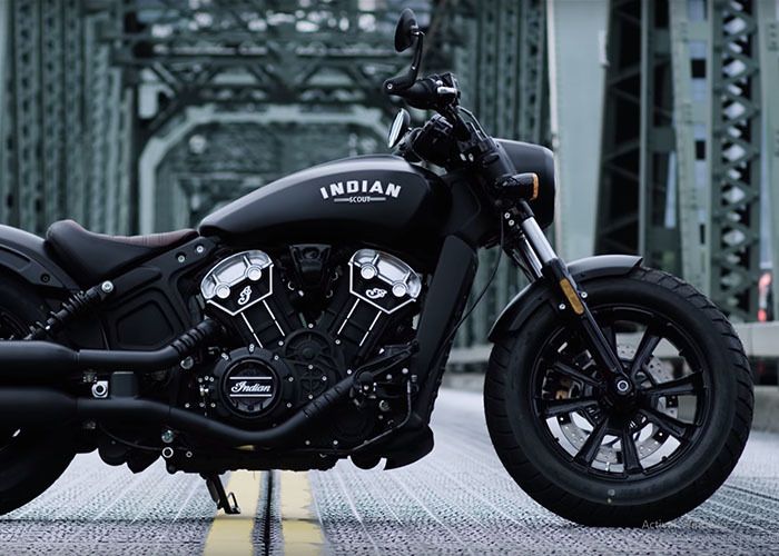 imagen 16 de Indian Scout Bobber. La moto desnuda por exigencias del guión.