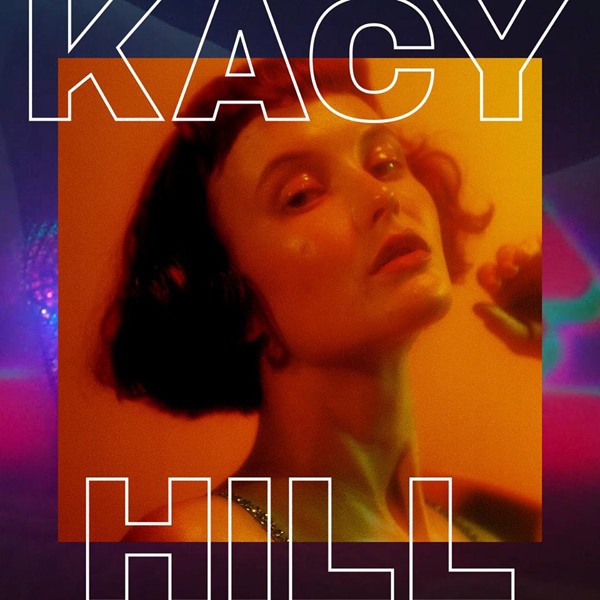 imagen 3 de La modelo y cantante Kacy Hill sorprende con su álbum de debut.