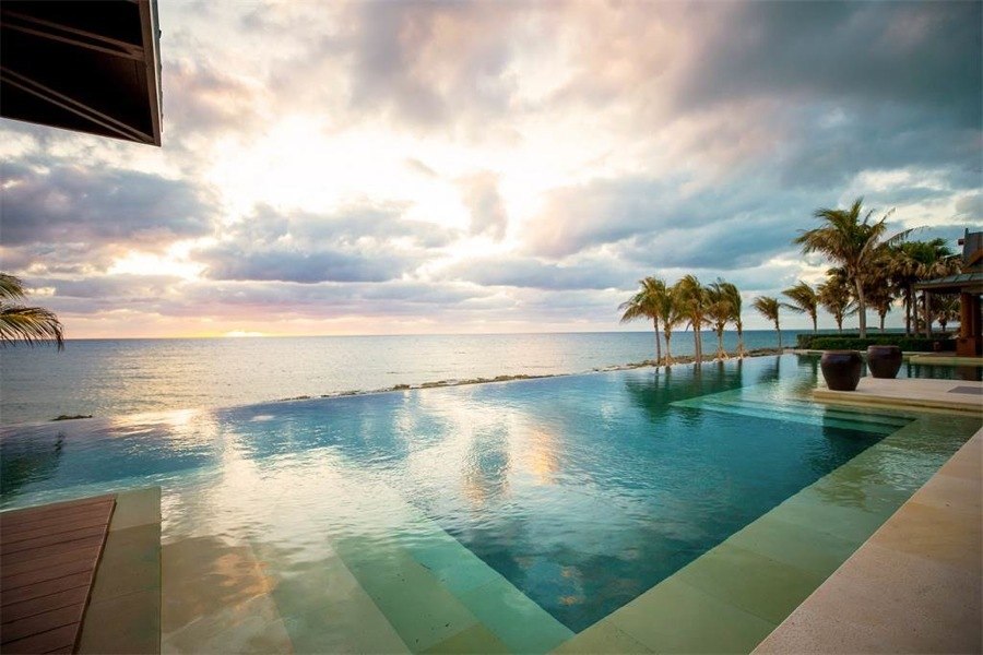 imagen 3 de Se vende una piscina infinita en las Bahamas (casa incluida).