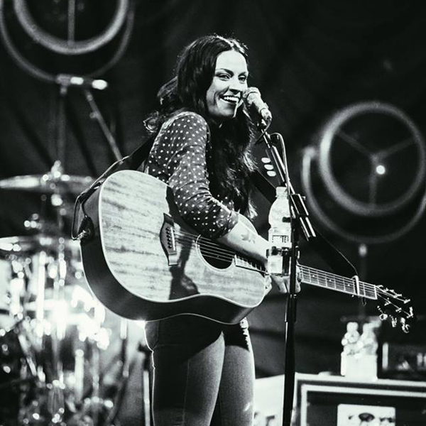 imagen 3 de Amy MacDonald escribe y canta como en los viejos buenos tiempos.