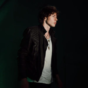 Barns Courtney entrega el alma en cada canción.