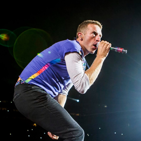 imagen 3 de Coldplay canta a la oportunidad que América brindó a millones de inmigrantes.