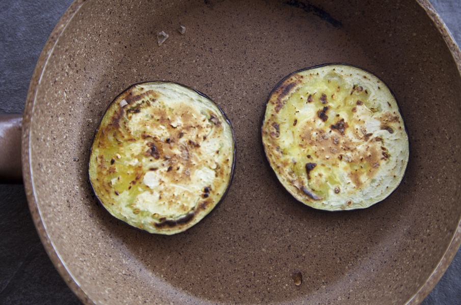 imagen 8 de Huevos nube con gulas, pimientos del piquillo y berenjena.