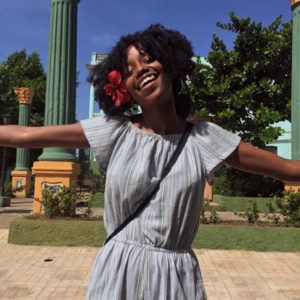 La anglo-jamaicana Denai Moore comparte con su público un nuevo vídeo.