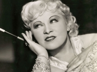 Mae West, la mujer que se atrevió a reconocer que cuando era mala… era mucho mejor.