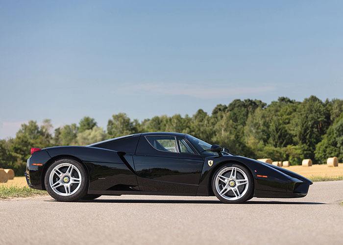 imagen 4 de Que nos da lo mismo que este Ferrari Enzo sea negro.
