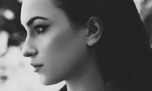 Segundo video de la sugerente cantante Carmen Rosa.