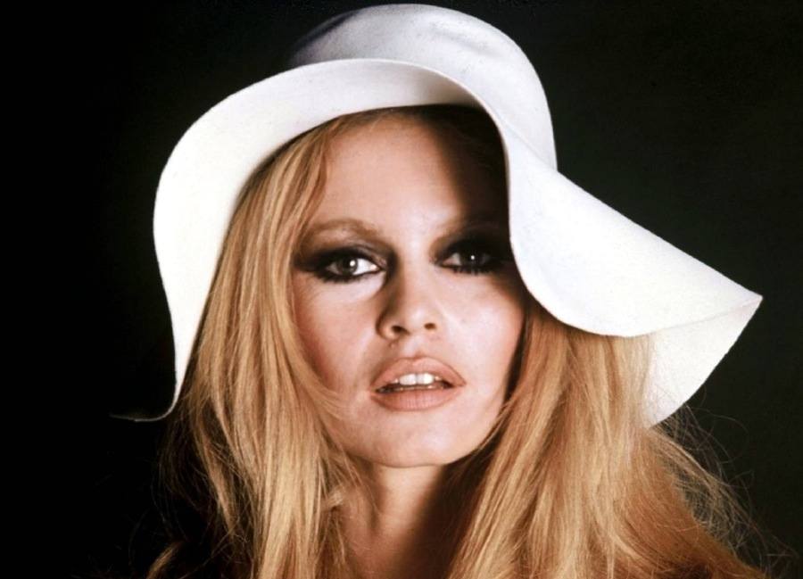 Brigitte Bardot, la diva francesa que sÃ³lo ve el mundo con el ojo  derecho.LOFF.IT