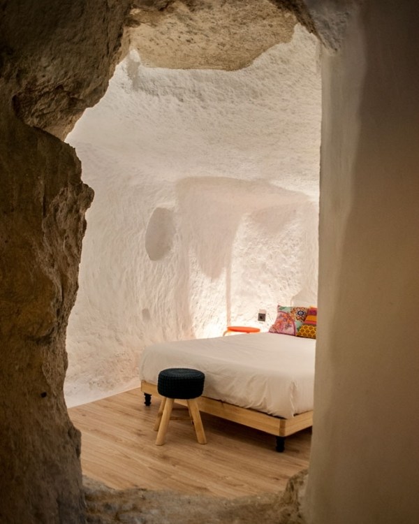imagen 5 de Descansa en una casa-cueva de diseño en la Hoz del Júcar.