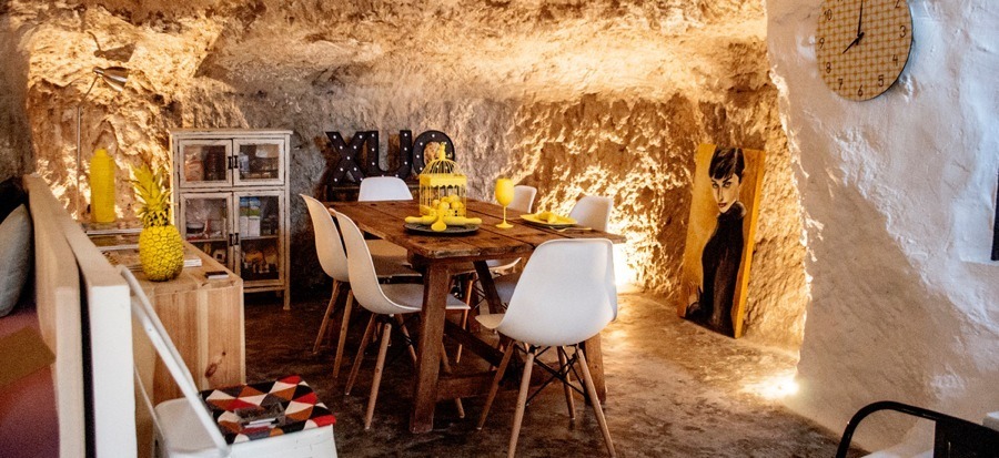 imagen 15 de Descansa en una casa-cueva de diseño en la Hoz del Júcar.