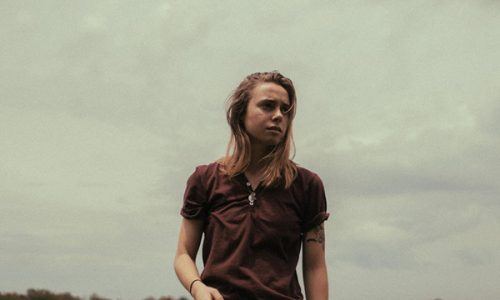 Julien Baker, brillante y conmovedora, estará en España en noviembre.