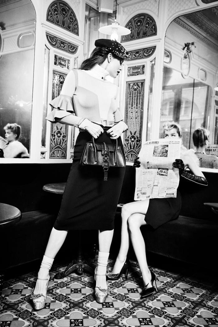 imagen 13 de Elisabetta Franchi recupera el glamour de la moda de los años 40.