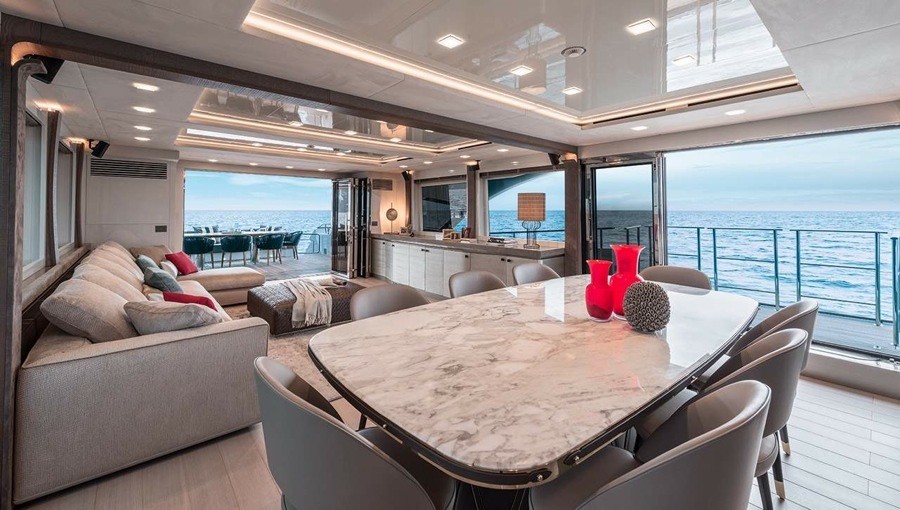 imagen 16 de Monte Carlo Yachts MCY 96: un yate de oro.