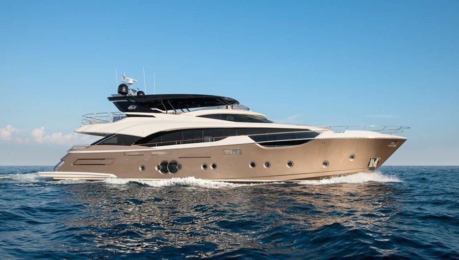 imagen 4 de Monte Carlo Yachts MCY 96: un yate de oro.