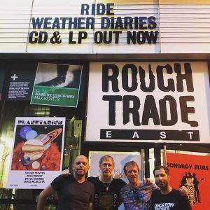 Ride cabalga sobre las olas ahora que acaba el verano.