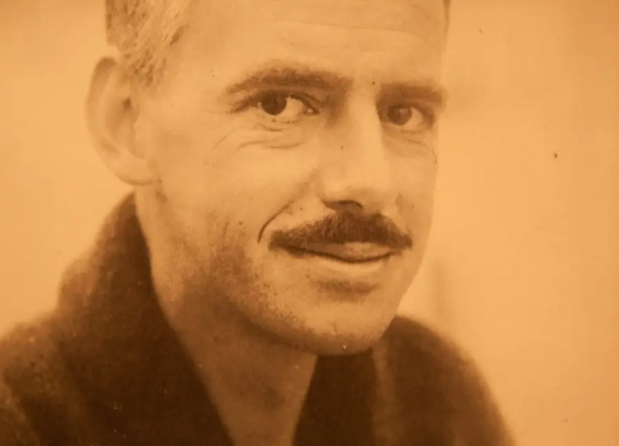 El hombre nace roto. Vive remendado. La gracia de Dios es el pegamento.