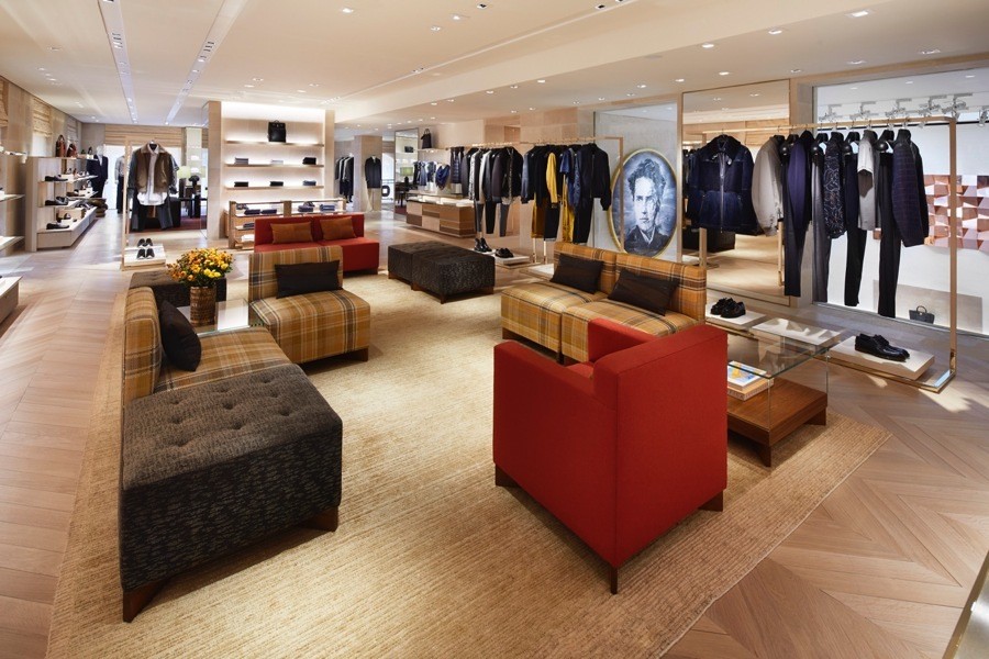 imagen 2 de Louis Vuitton inaugura una nueva tienda en París, en Place Vendôme.