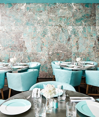 imagen 3 de The Blue Box Cafe, Tiffany & Co: Mesa y mantel para que desayunes con diamantes.