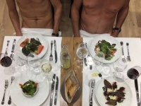 O’Naturel, lo último en París es comer desnudos.