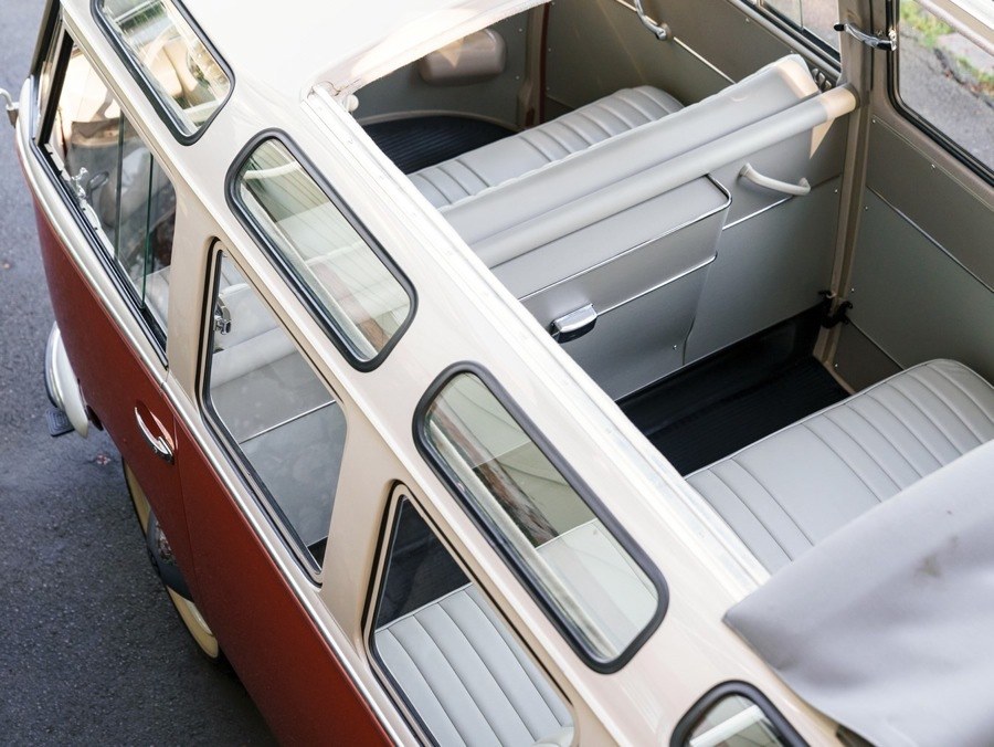 imagen 6 de RM Sotheby’s saca a subasta un excepcional VW Deluxe ’23-Window’ Microbus de 1960.