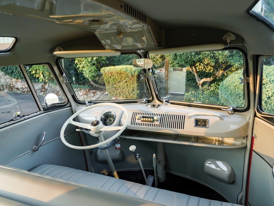 imagen 10 de RM Sotheby’s saca a subasta un excepcional VW Deluxe ’23-Window’ Microbus de 1960.
