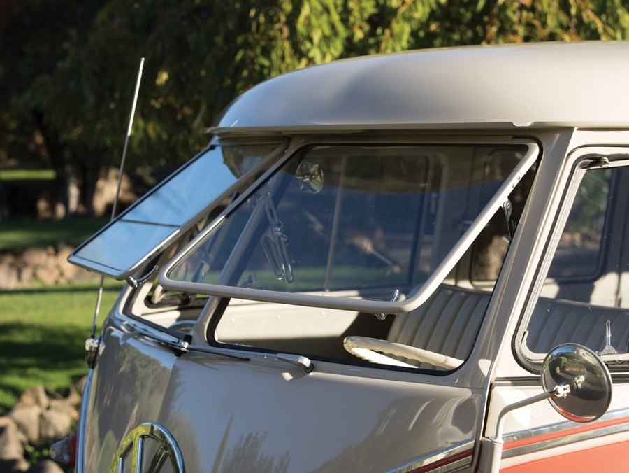 imagen 8 de RM Sotheby’s saca a subasta un excepcional VW Deluxe ’23-Window’ Microbus de 1960.