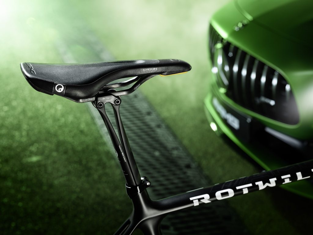 imagen 5 de Bicicleta R.S2 LE de Mercedes AMG y Rotwild: la bestia del infierno verde.