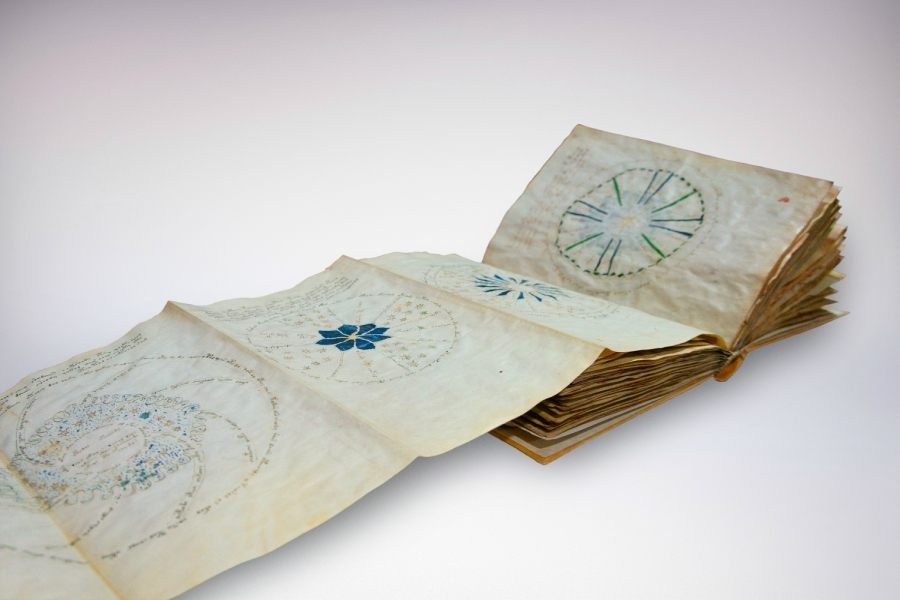imagen 12 de Siloé recrea en edición facsimilar el Manuscrito Voynich.