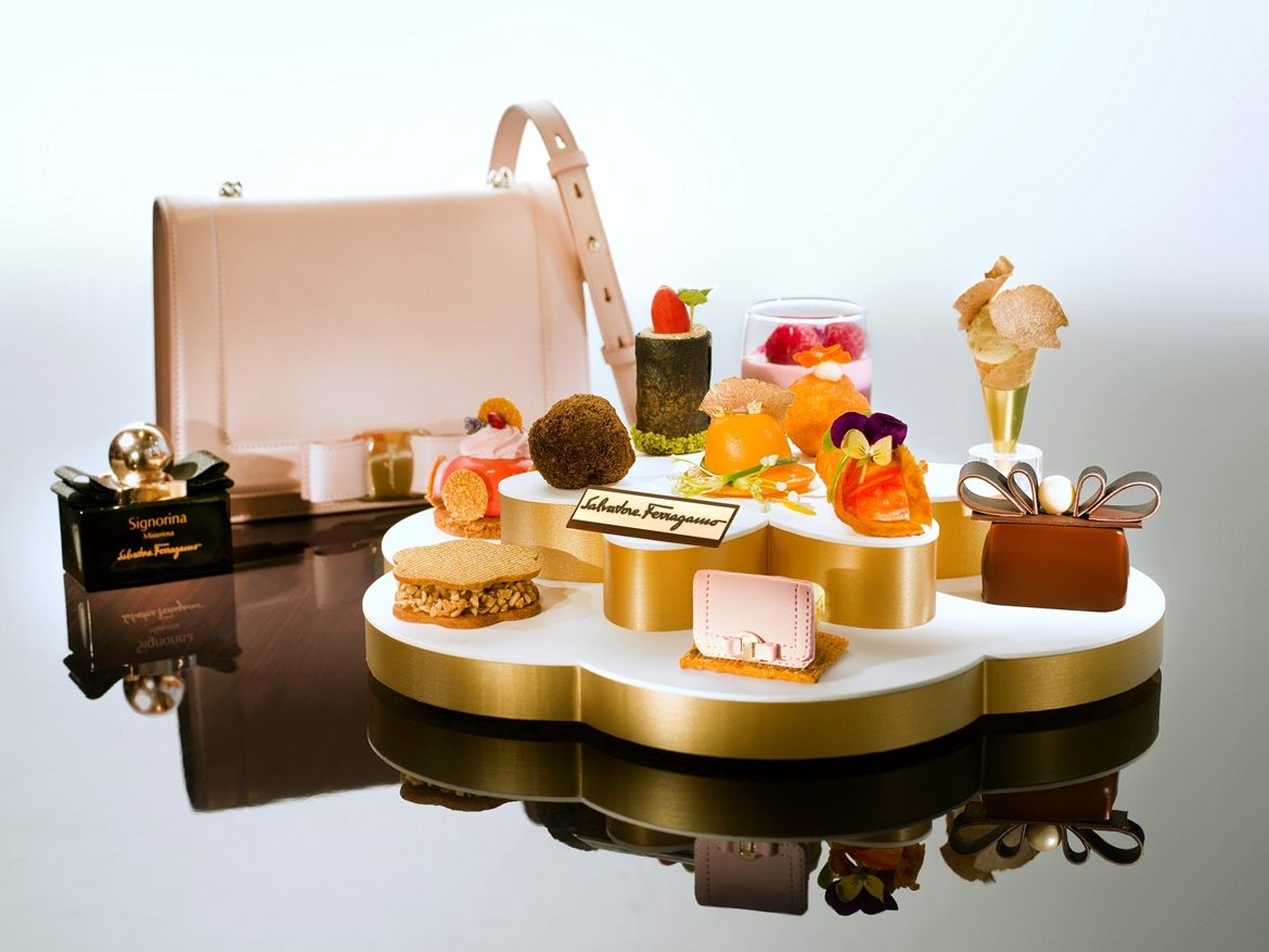 imagen 1 de Tarde perfecta en Hong Kong:  té y pasteles Salvatore Ferragamo de Tosca, en el Ritz Carlton.