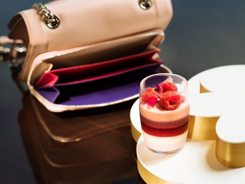 imagen 3 de Tarde perfecta en Hong Kong:  té y pasteles Salvatore Ferragamo de Tosca, en el Ritz Carlton.