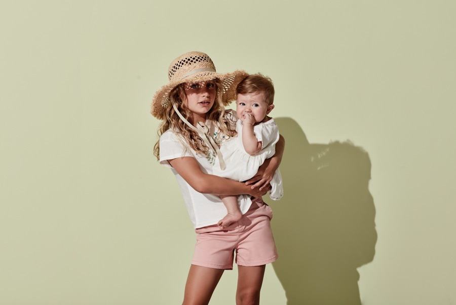 imagen 2 de Bonnet à Pompon, moda infantil de primavera con encanto francés y diseño español.