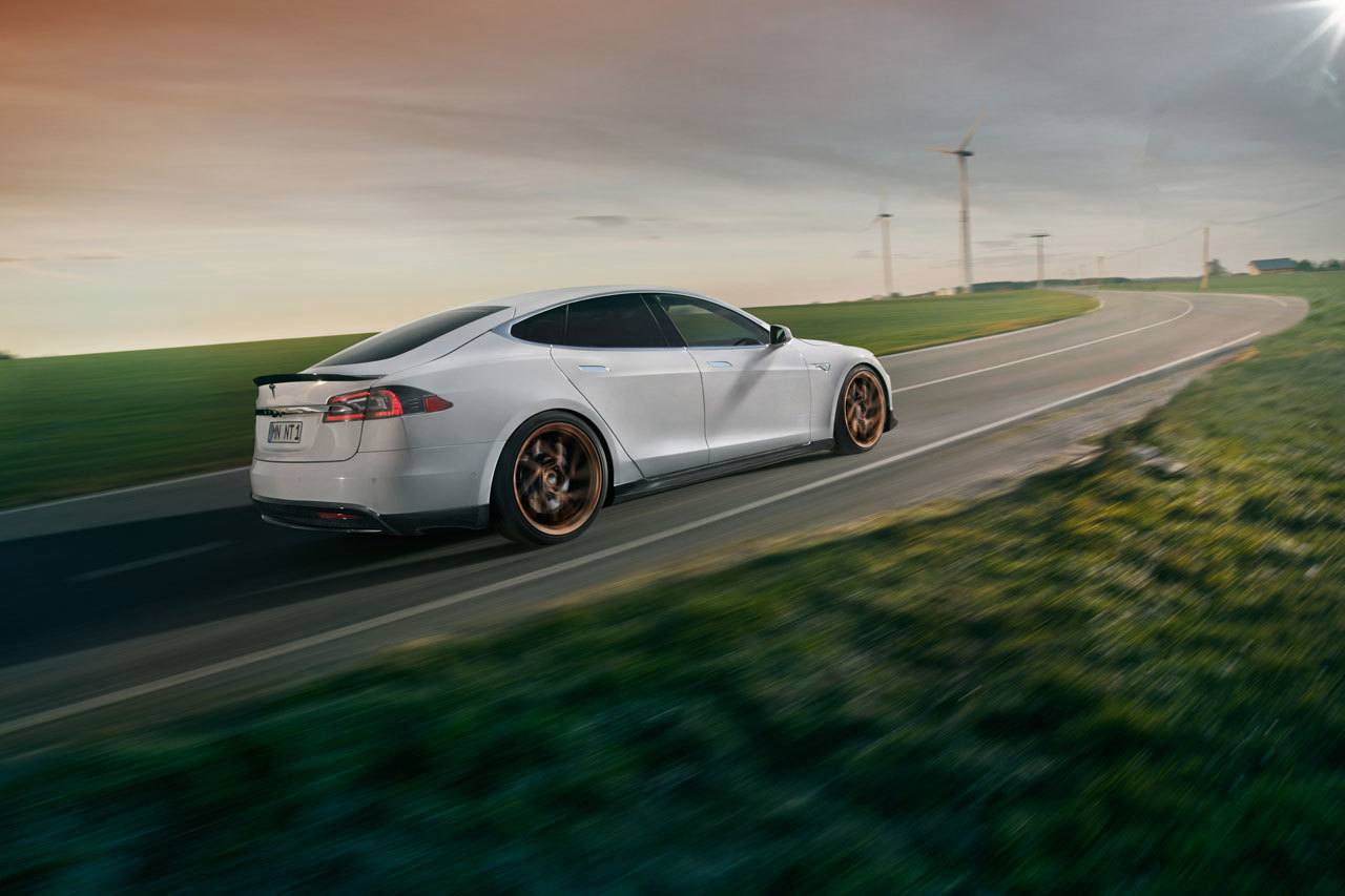 imagen 7 de Como convertir un Tesla Model S en un deportivo de lujo.
