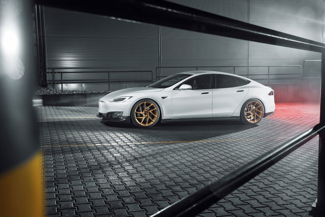 imagen 1 de Como convertir un Tesla Model S en un deportivo de lujo.