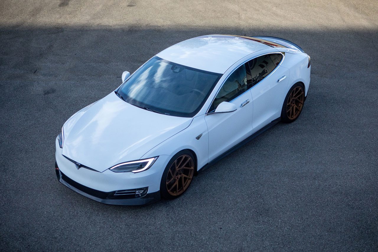 imagen 11 de Como convertir un Tesla Model S en un deportivo de lujo.