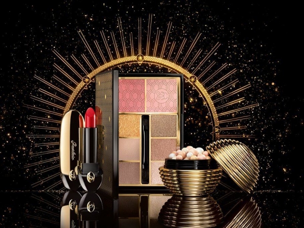 Échate la Navidad a la cara con el maquillaje dorado de Guerlain.