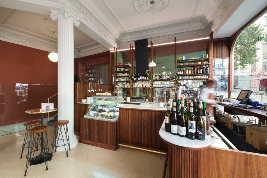 imagen 4 de Restaurante Gran Clavel de Gran Vía: vermutería, bar de vinos y casa de comidas imprescindible.