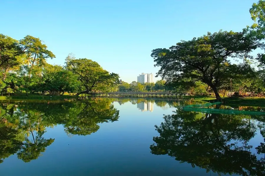 imagen 2 de El lago Kandawgyi, un imprescindible en Myanmar.