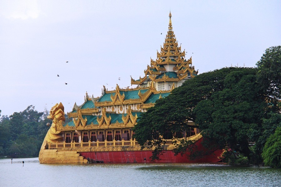 imagen 1 de El lago Kandawgyi, un imprescindible en Myanmar.
