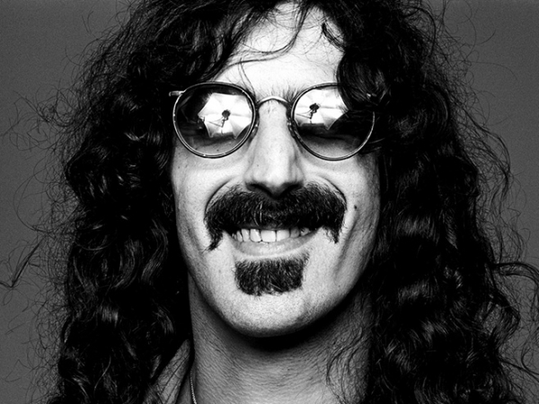 Frank Zappa, músico provocador contra toda infección sentimental e incoherente. 10