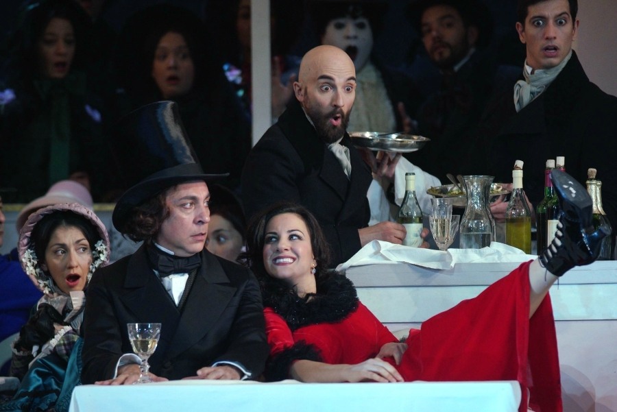 imagen 5 de La melancolía de La Bohème anuncia la Navidad en el Teatro Real.