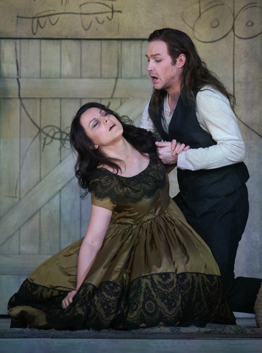 imagen 8 de La melancolía de La Bohème anuncia la Navidad en el Teatro Real.