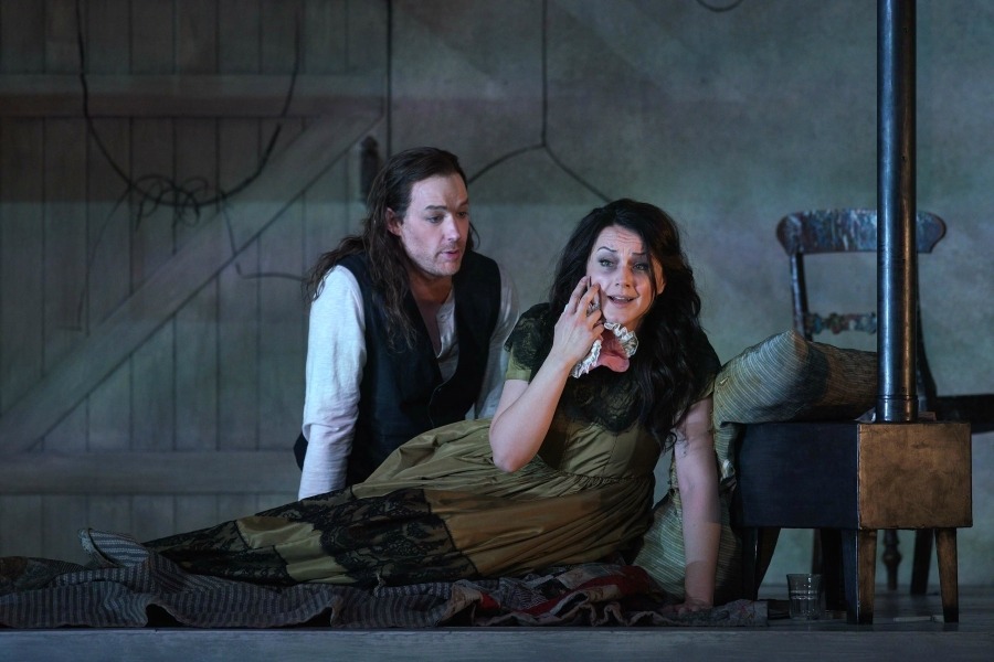 imagen 9 de La melancolía de La Bohème anuncia la Navidad en el Teatro Real.