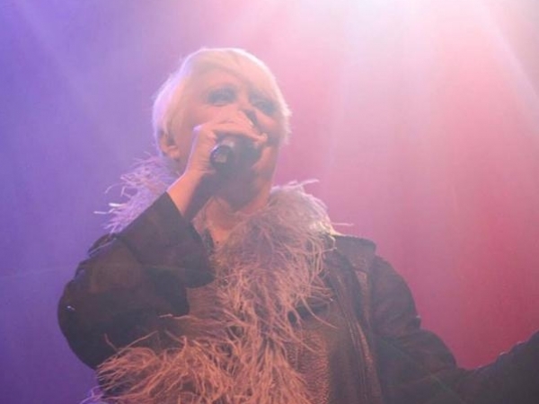 La ex B-52´s, Cindy Wilson, publica su primer disco en solitario.