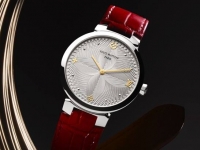 Tambour Slim Metallic Flower, el reloj más femme de Louis Vuitton.